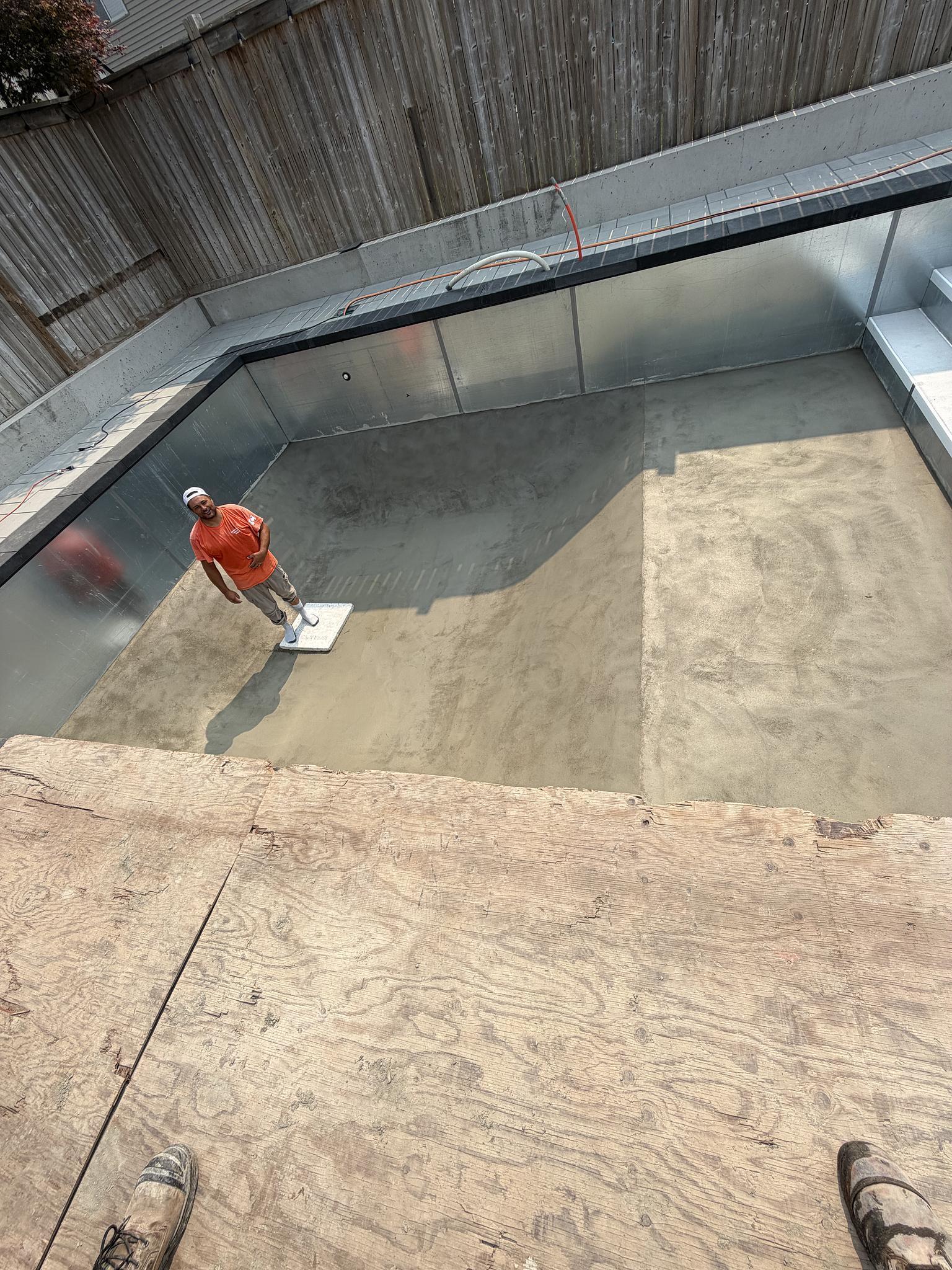 Read more about the article Why Pool Contractors Use Veromix for Pool‑Bottom Grout and Surrounding Concrete Work